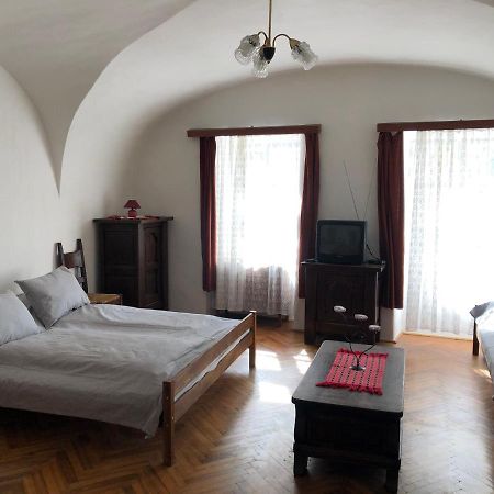 Apartman Becsi Utca Sopron Exterior foto