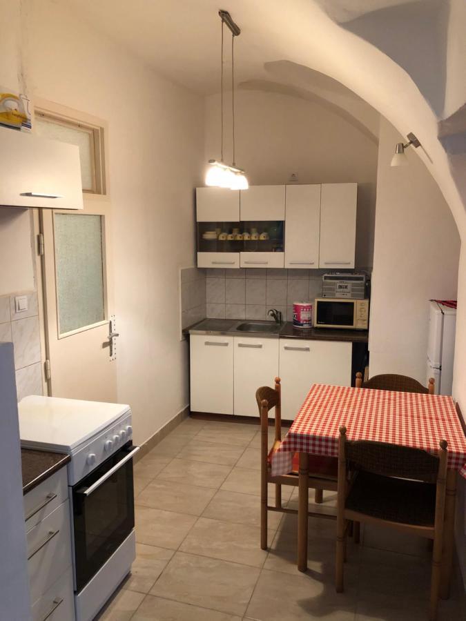 Apartman Becsi Utca Sopron Exterior foto