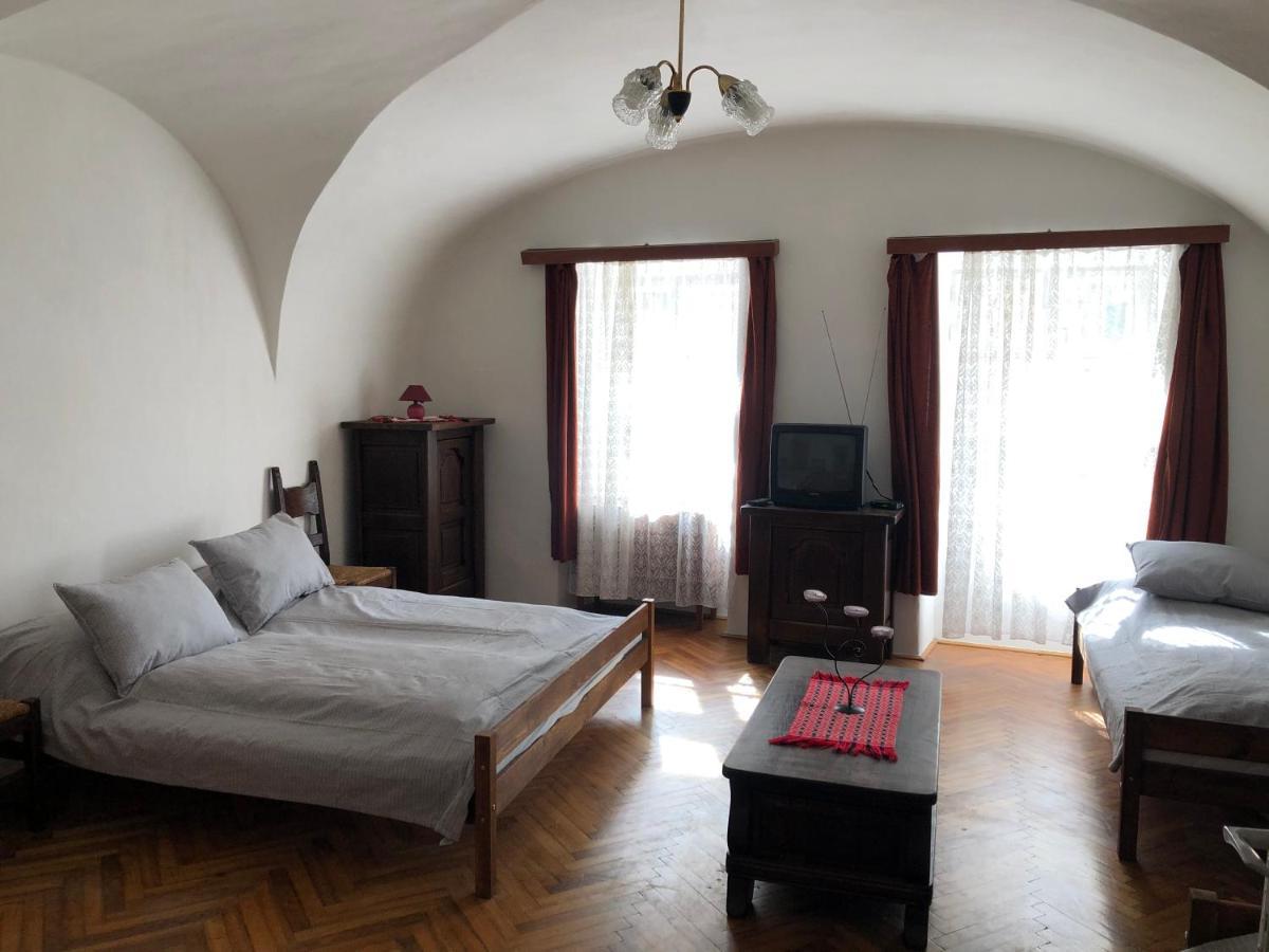 Apartman Becsi Utca Sopron Exterior foto