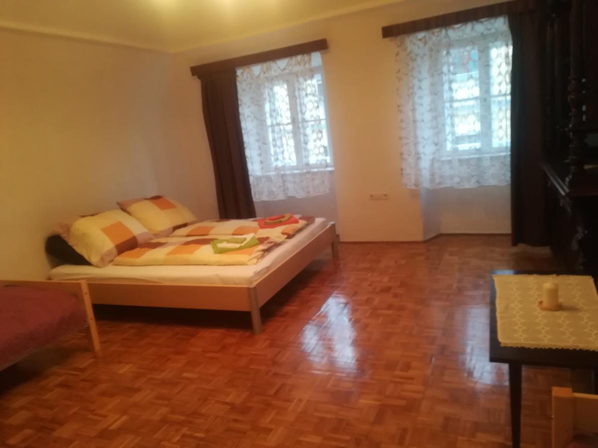 Apartman Becsi Utca Sopron Exterior foto