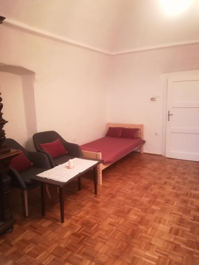 Apartman Becsi Utca Sopron Exterior foto