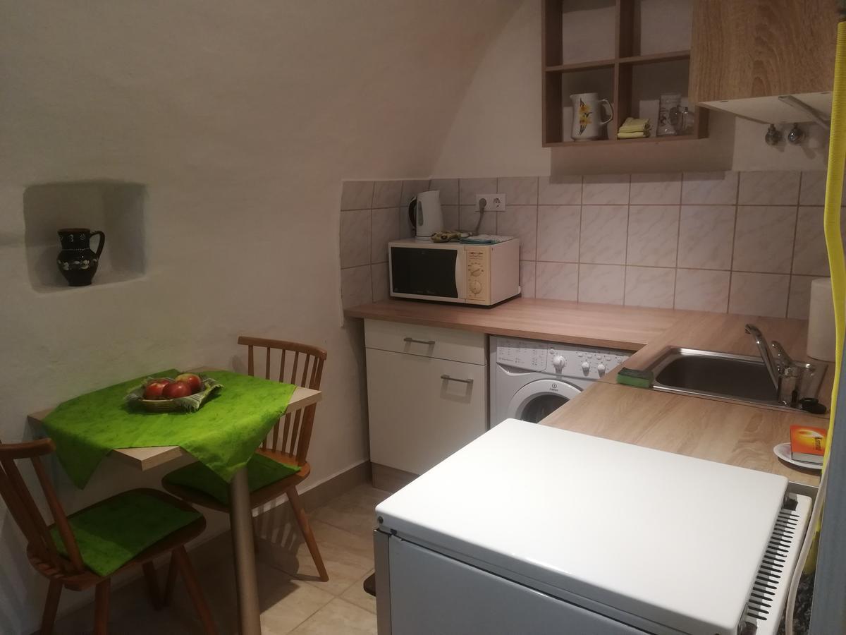 Apartman Becsi Utca Sopron Exterior foto